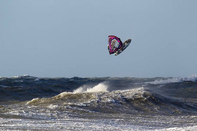 Campello double loop - PWA KIA Cold Hawaii World Cup 2011 Day 3 © PWA World Tour http://www.pwaworldtour.com